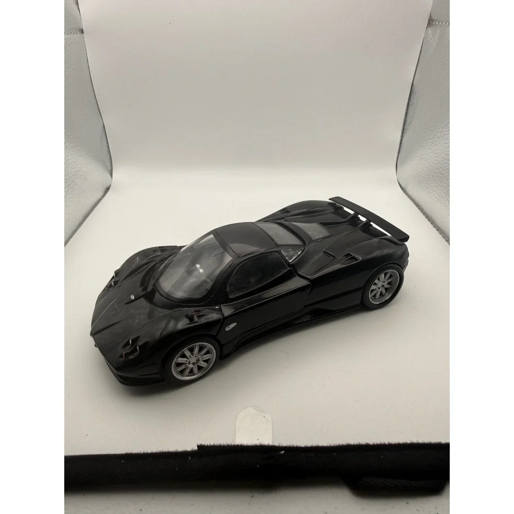 Motormax Pagani Zonda F Black 1:24 Scale Diecast Model Car 73369D Opening Doors